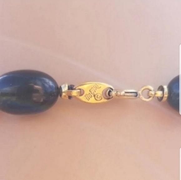 TRIFARI VINTAGE 80s BLACK BEADED FASHION NECKLACE - Picture 3 of 3